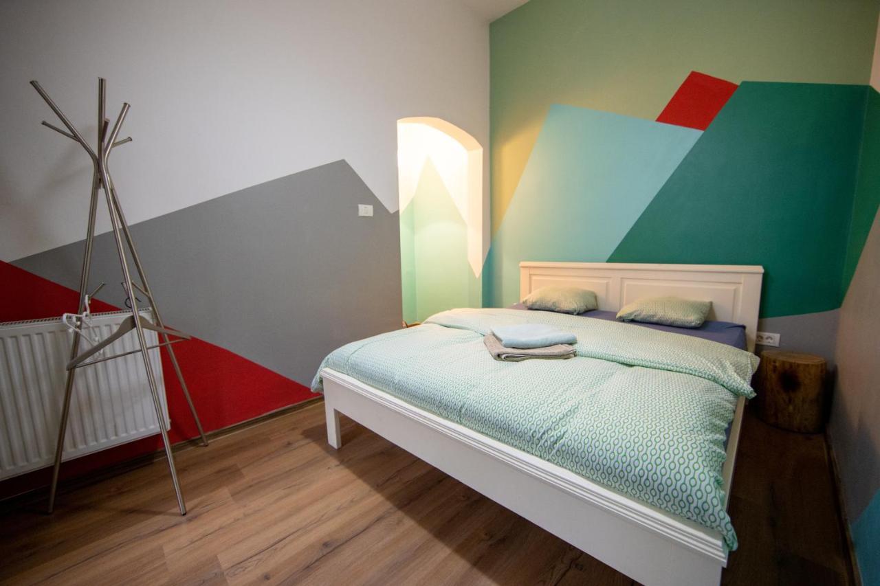 Hostel Cornel 蒂米什瓦拉 外观 照片